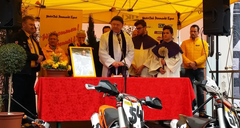 Egna, folla di centauri per la benedizione delle motociclette