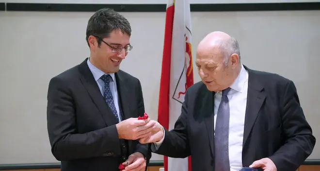 Durnwalder consegna a Kompatscher le “chiavi” della Provincia. VIDEO
