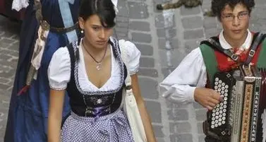 Sexy dirndl o tracht castigato?