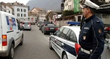 Bolzano: gruppo Facebook contro i vigili urbani, tre indagati VOTA