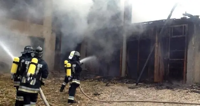 Parcines, un maso in fiamme