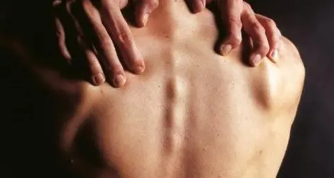 Contattata per i massaggi gli prende 300 mila euro
