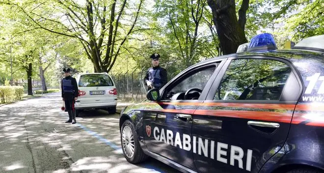 Inseguimento notturno sulla Mebo: i ladri contro il guardrail