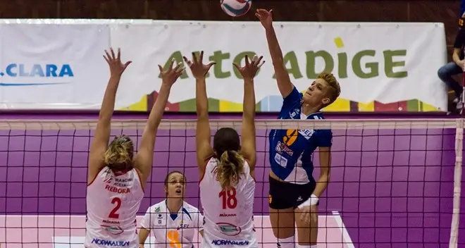 Volley femminile, Valeria Papa resta al Neruda con la fascia di capitano
