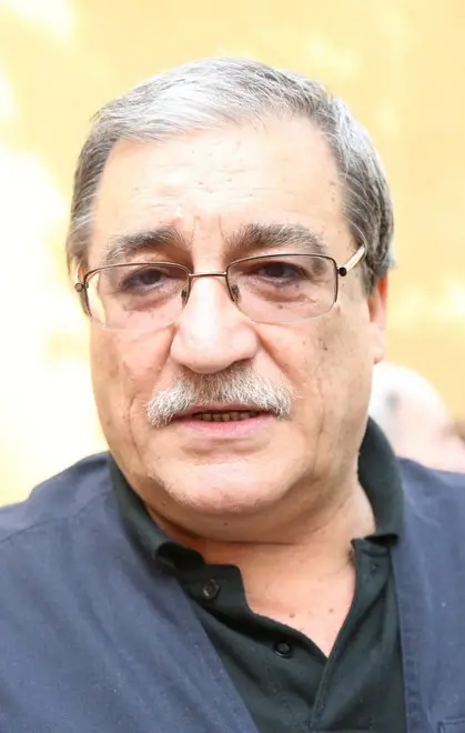 Via Cagliari, cortili sommersi dai rifiuti