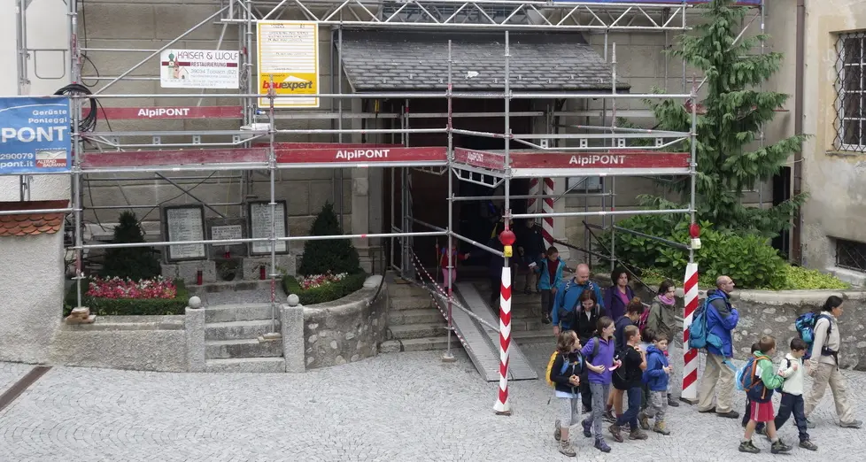Abbazia di Novacella, in vendita le tegole per finanziare i lavori