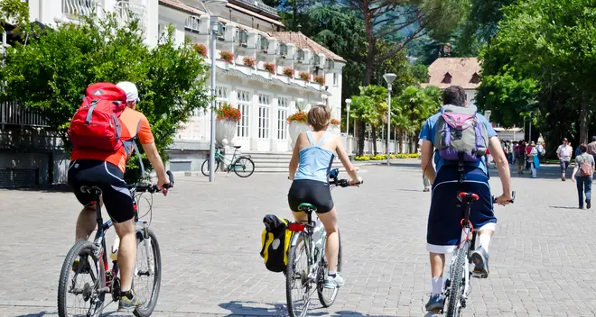 Bici sulle Promenade i pedoni si ribellano