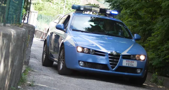 Caccia al rapinatore con arresto in via Fago