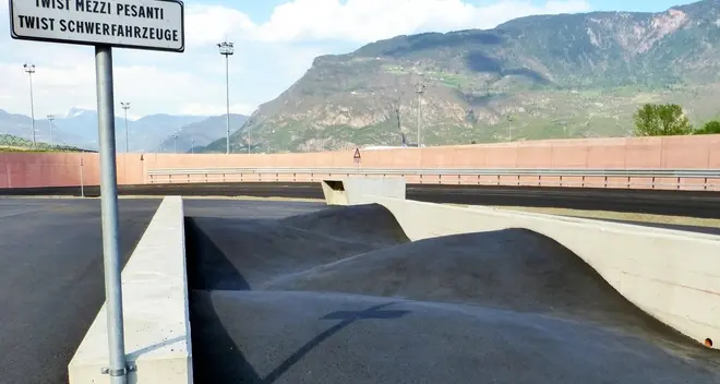 Vadena, pista Iveco pronta per l’«assalto» dei blindati Lince