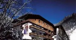 Alto Adige, albergatore regala Sassicaiaagli ospiti che rinunciano all'auto