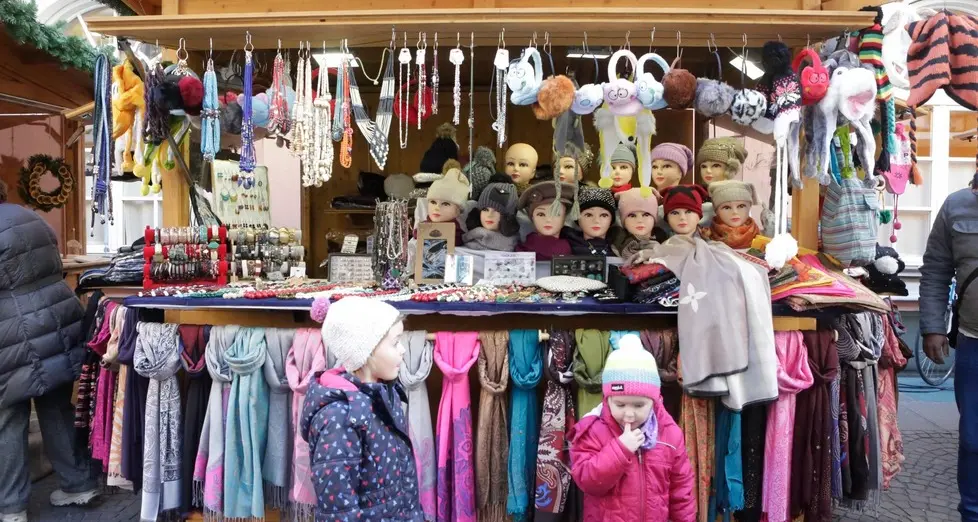 Le casette della solidarietà L’altra faccia del Natale