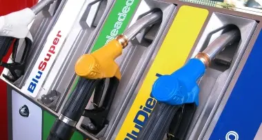 Benzina, il governo promette sconti