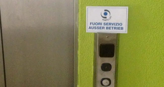 Ascensore ko, anziani prigionieri