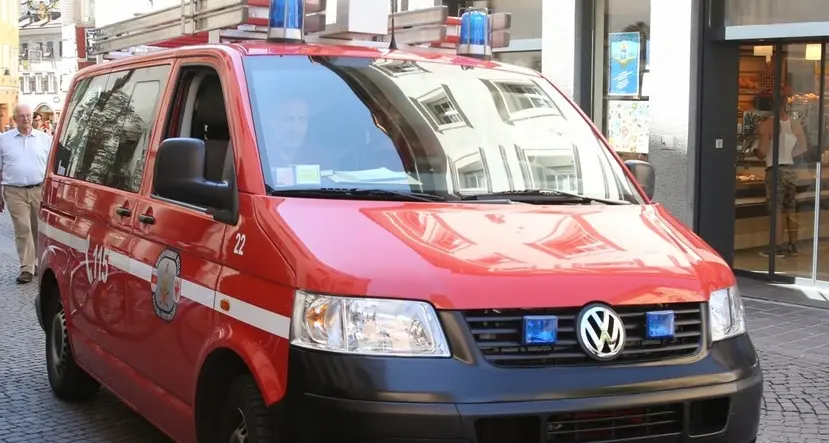 Bolzano, cattura un serpente in centro storico