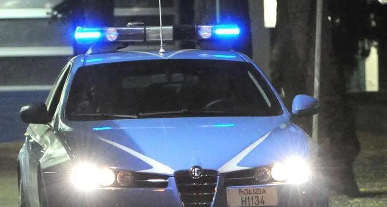 Ruba e picchia gli agenti Arrestato in pieno centro