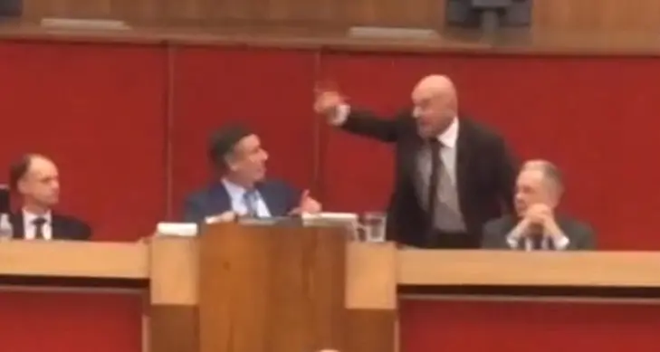 Ok alla legge elettorale, bagarre in aula