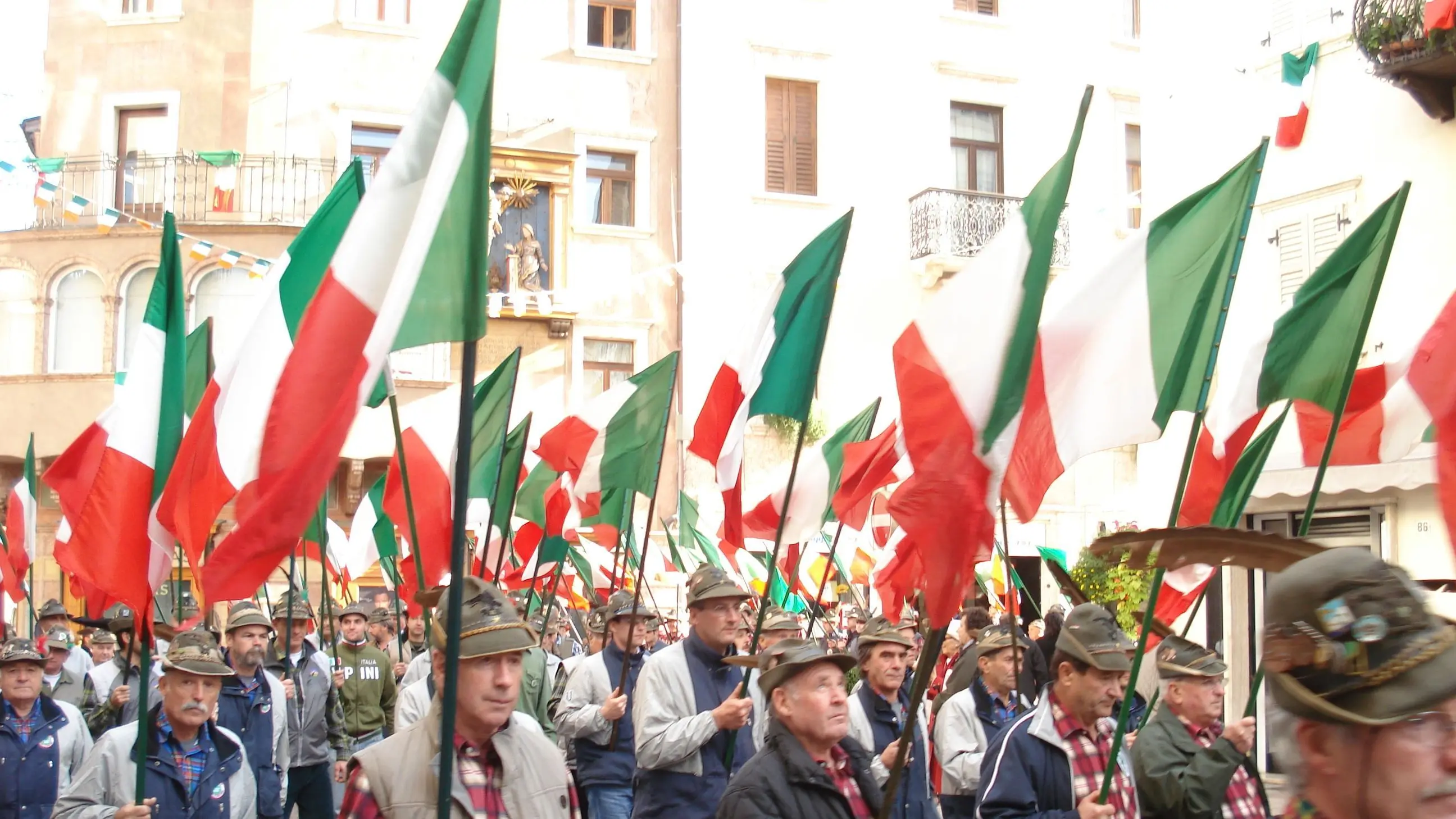 Grande Guerra, la Provincia di Bolzano si rifiuta di esporre il tricolore