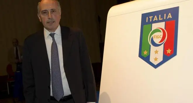 Il calcio non cambia Abete resta presidente