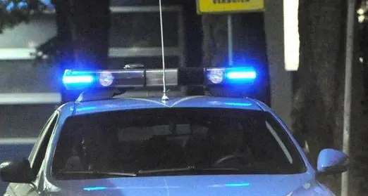 Violenta un’anziana in casa di riposo