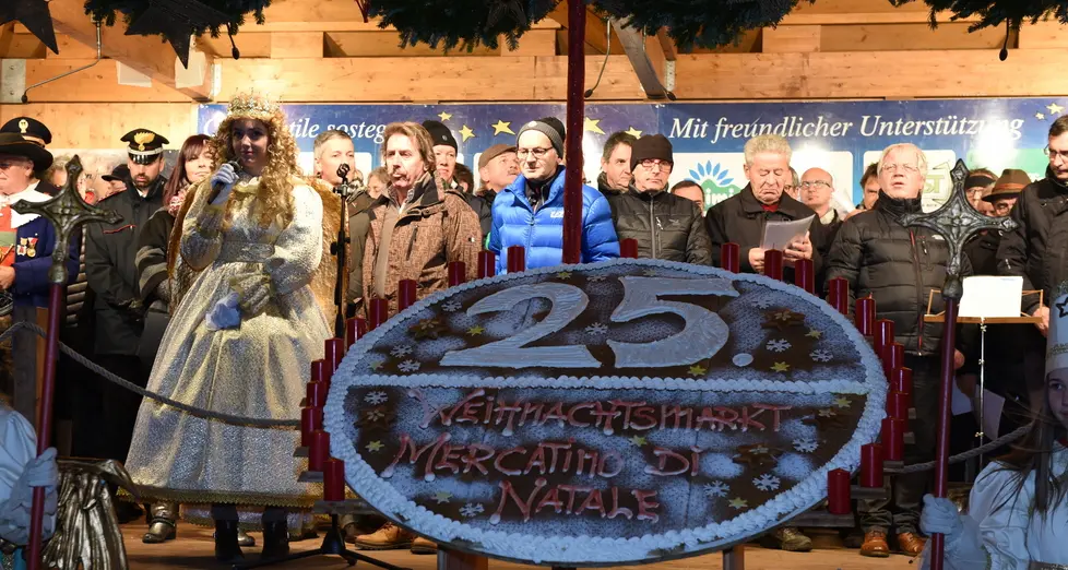 Sorprese e tradizioni sulle bancarelle di piazza Duomo