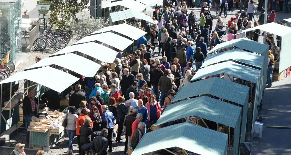 Mercato Meranese, pubblicato il bando per affidare gli stand