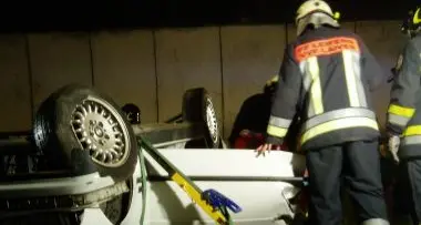 Auto si ribalta nel tunnel di San Giacomo: ferito un 24enne di Pineta