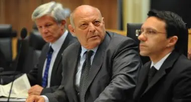 Si sono tagliati le indennità. Di appena 290 euro
