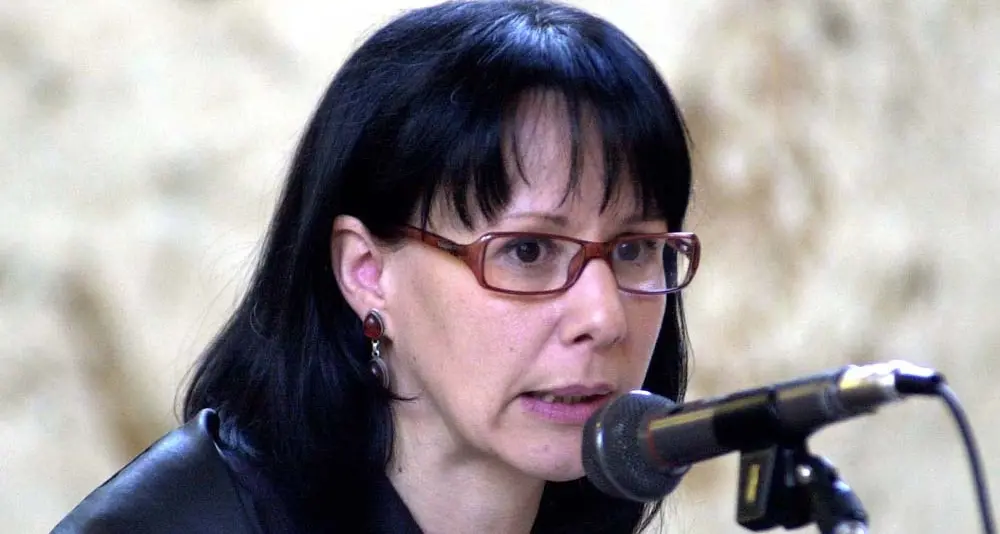 Donna muore cadendo per le scale, disposta l'autopsia