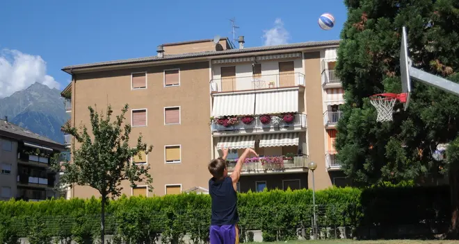 Degrado e schiamazzi in via Toti: proteste