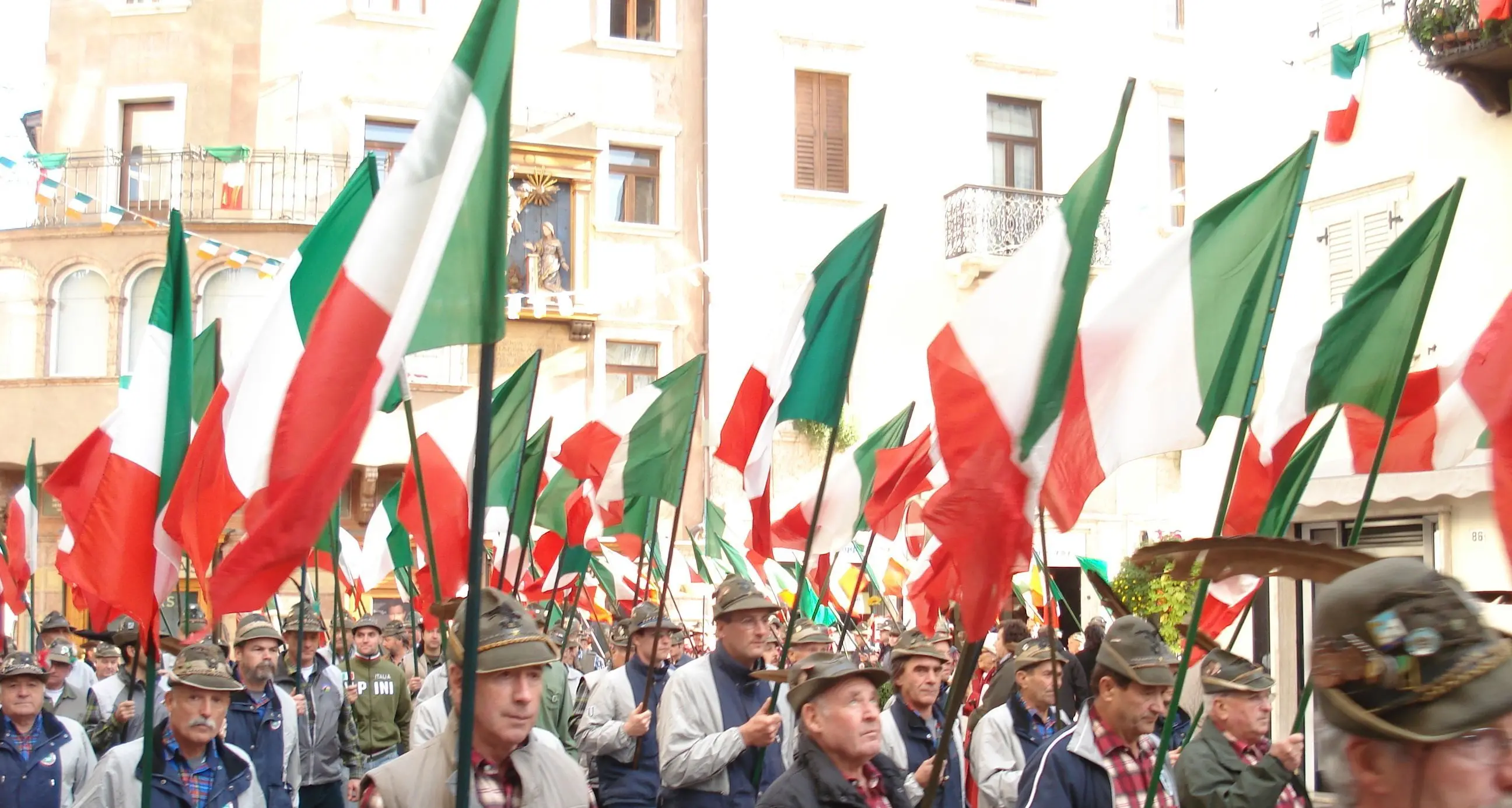 Bolzano, i separatisti della Klotz: \"L'Adunata degli alpini nel 2018 a Trento è una provocazione\"