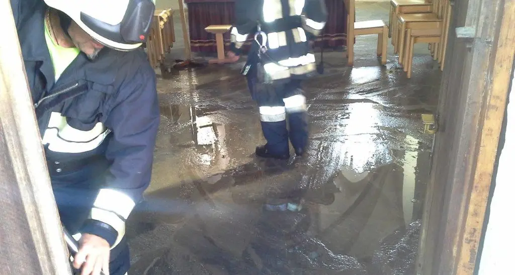 Cantine sott'acqua, intervengono i pompieri