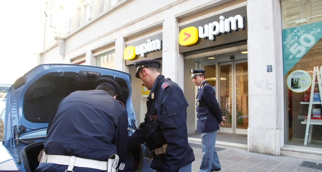 Rapina sospetta alla Upim, disposti controlli sulla cassaforte