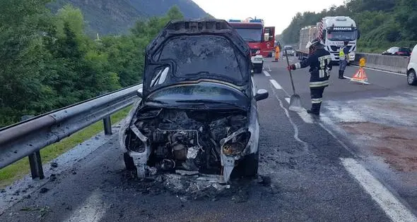 Lana, auto in fiamme: code e rallentamenti sulla Mebo