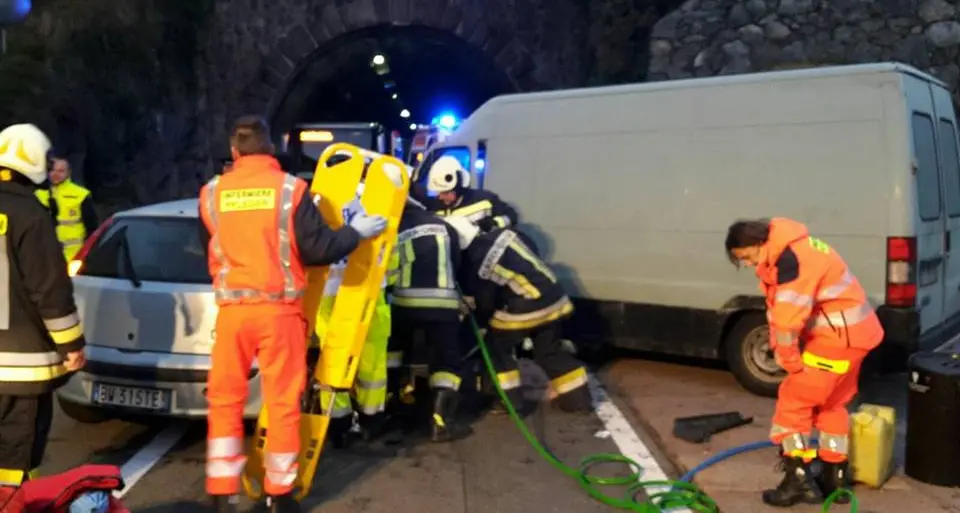 Chiusa, incidente sulla statale: ferita una quattordicenne