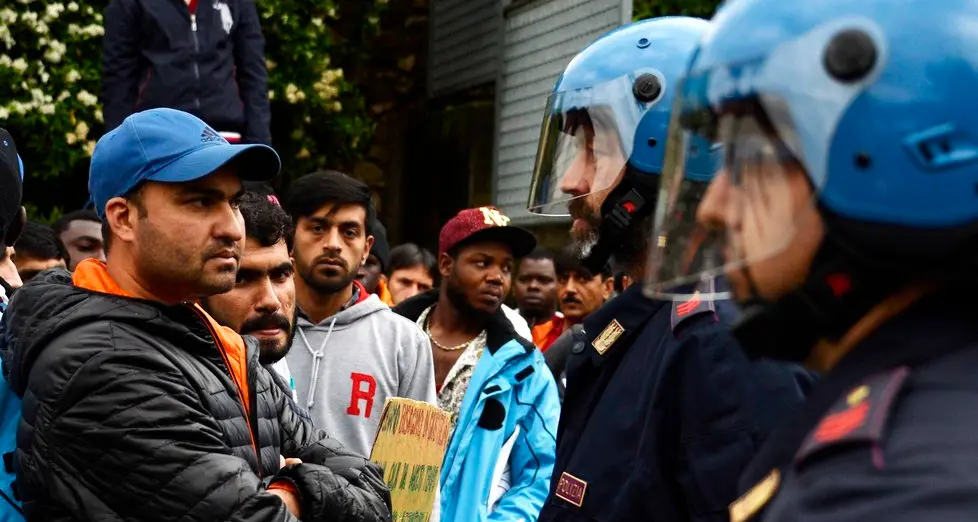 Trento, profughi in corteo per il permesso