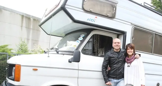 Si licenziano per vivere in camper e fare i contadini