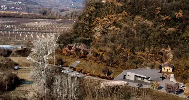 Lago di Caldaro, il nuovo poligono dentro la roccia