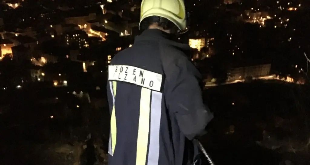 Bolzano, incendio sulle passeggiate di Sant'Osvaldo