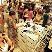 Bolzano, la rivincita delle commesse: \"A Pasquetta non lavoriamo\"