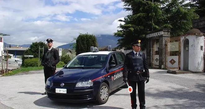 Tentata estorsione, tre denunciati a piede libero ad Appiano