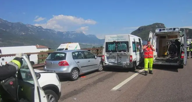 Due tamponamenti sull’A22, sette feriti