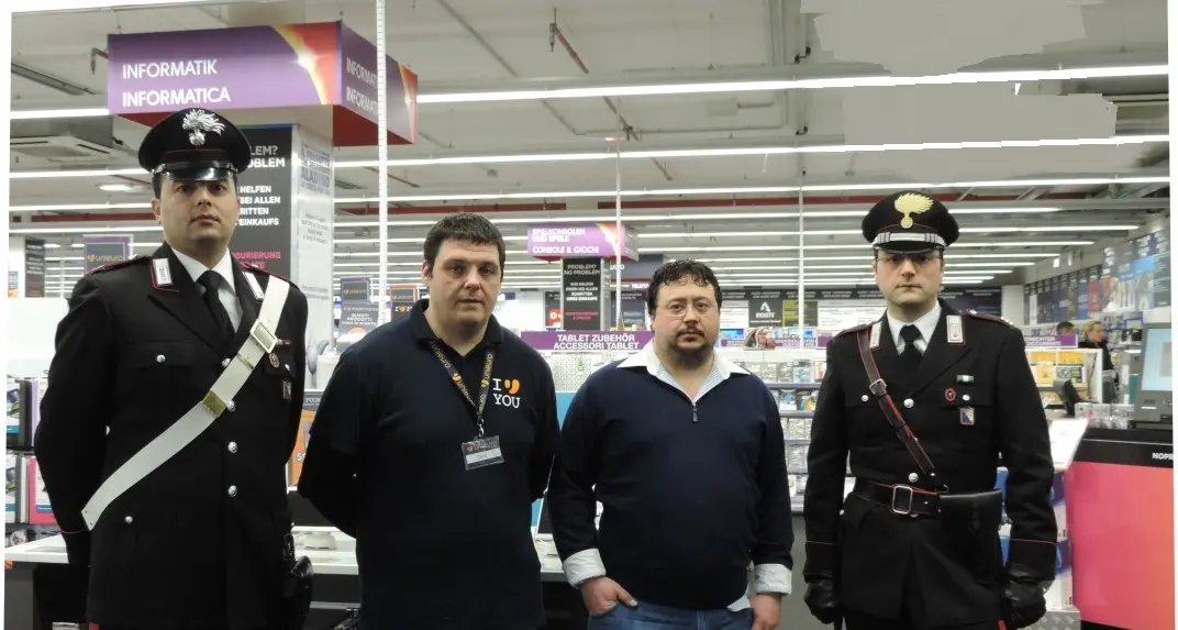 Tentano di rubare due Playstation, smascherati