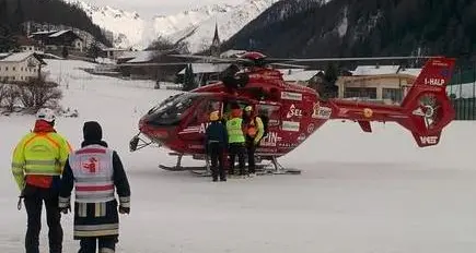 Travolto dalla valanga, salvo scialpinista