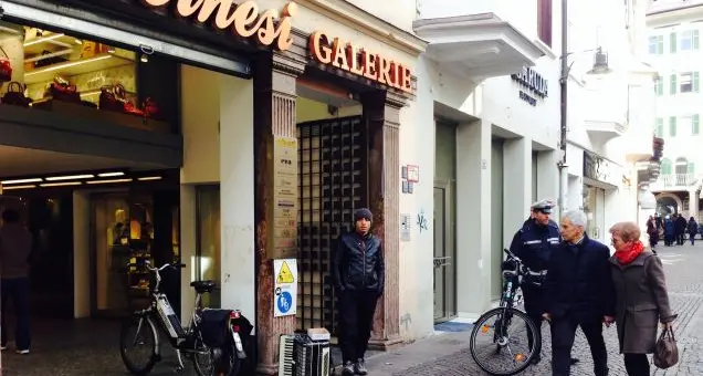 Spagnolli: via gli artisti di strada che non rispettano le regole