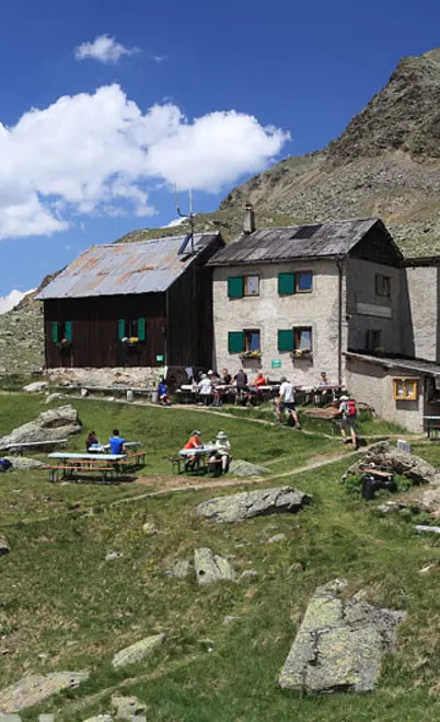 Il rifugio Pio XI: «Troppo isolati»