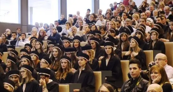 Ora lo Stato chiede l’Irpef agli studenti per le borse di studio