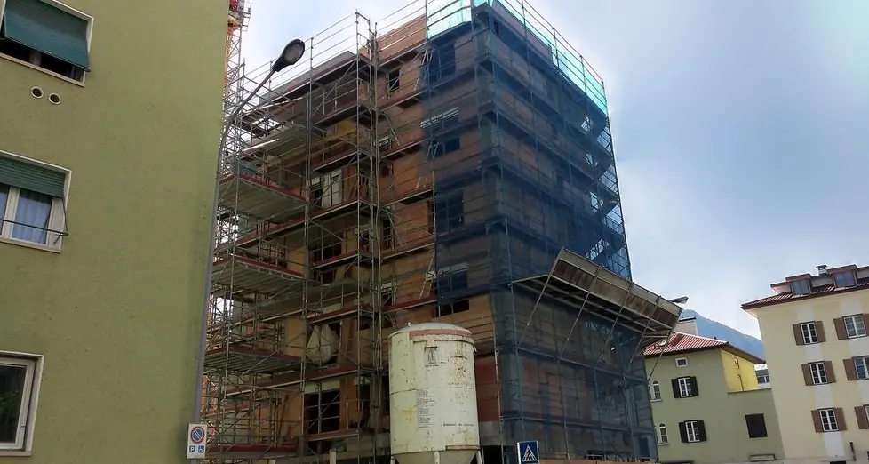 Villa Mathilda fuori norma saranno abbattuti i balconi