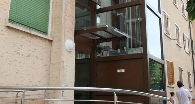 Case comunali via Parma: installati sette ascensori