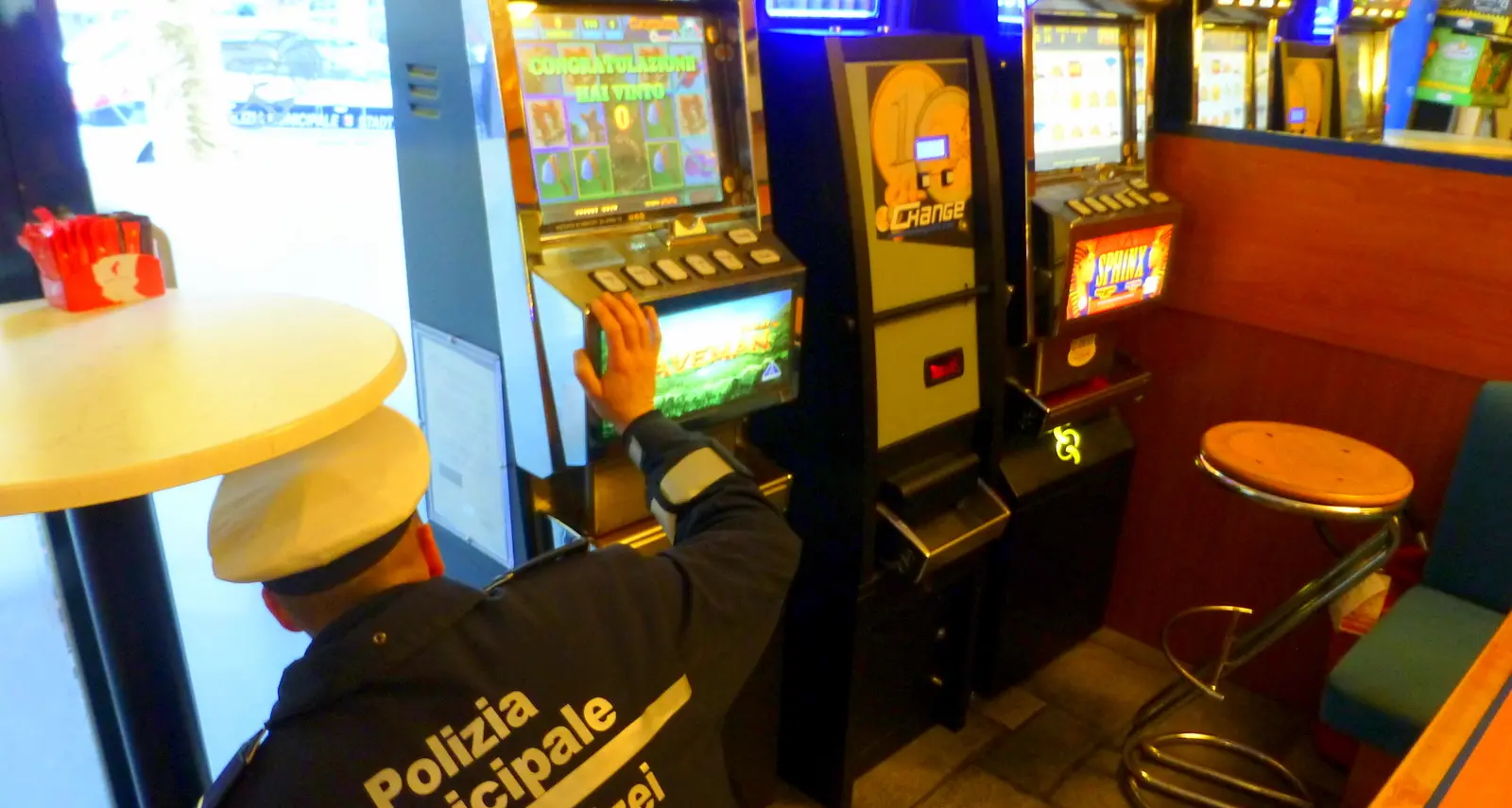 Slot nei bar, dal Tar di Bolzano un altro sì al \"distanziometro\"