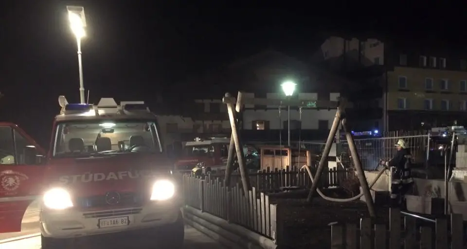 Incendio causato dal riscaldamento a pavimento in val Badia, intervengono i pompieri